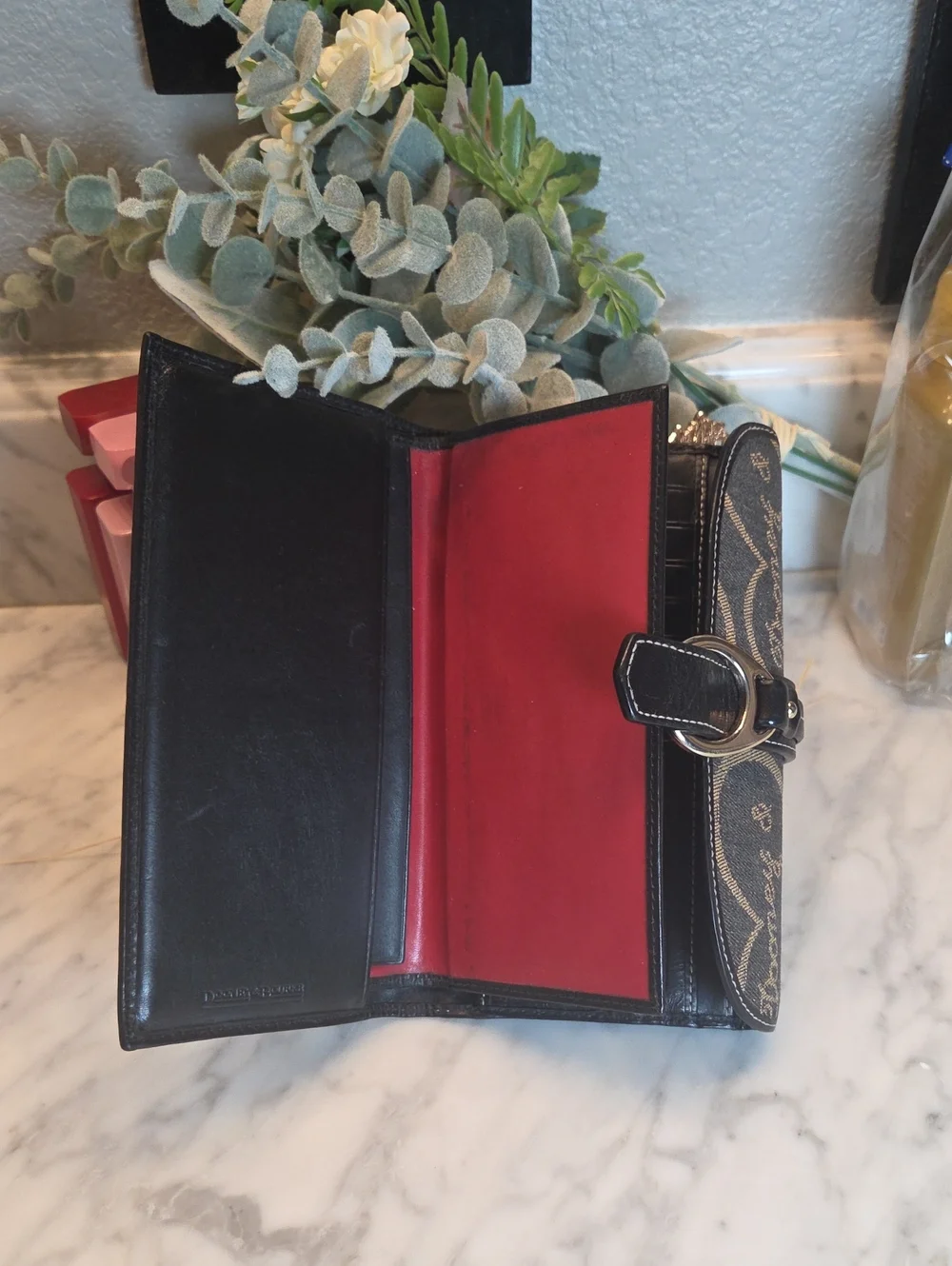 EUC Dooney & Bourke Script Monogram Dark Brown & Tan LeatherCanvas Wallet Clutch